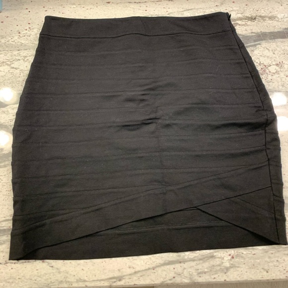 Stretchy knit skirt - Picture 1 of 2